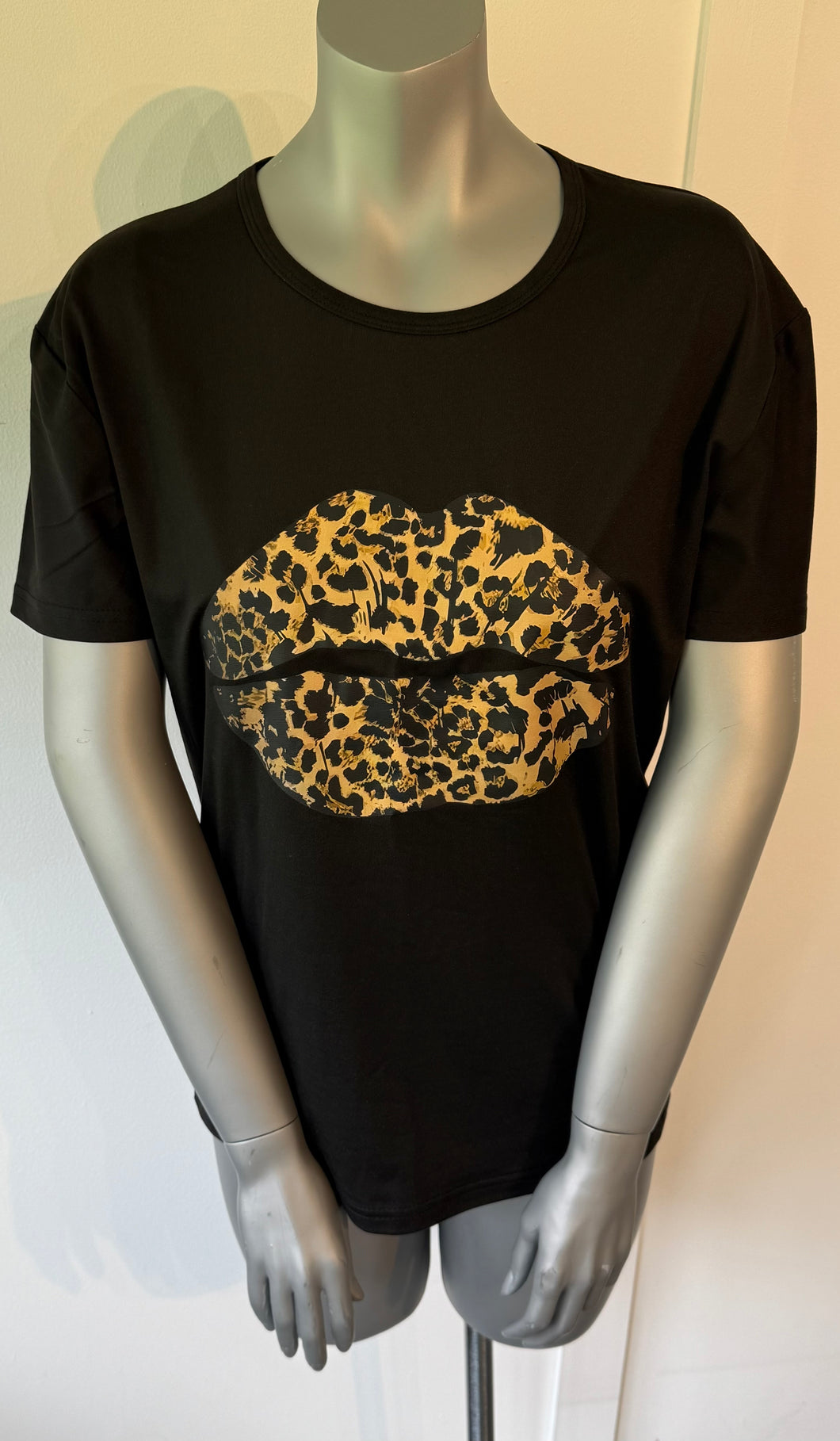 Black leopard print lips T-shirt