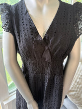 Load image into Gallery viewer, Black linen dress
