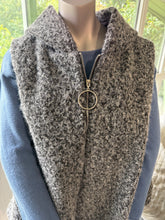 Load image into Gallery viewer, Grey bubble hooded gilet

