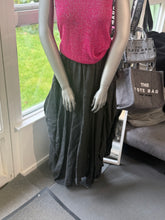 Load image into Gallery viewer, Black drapes linen skirt
