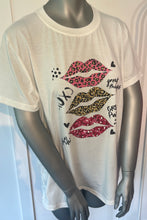 Load image into Gallery viewer, White lips Tshirt
