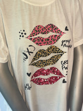 Load image into Gallery viewer, White lips Tshirt
