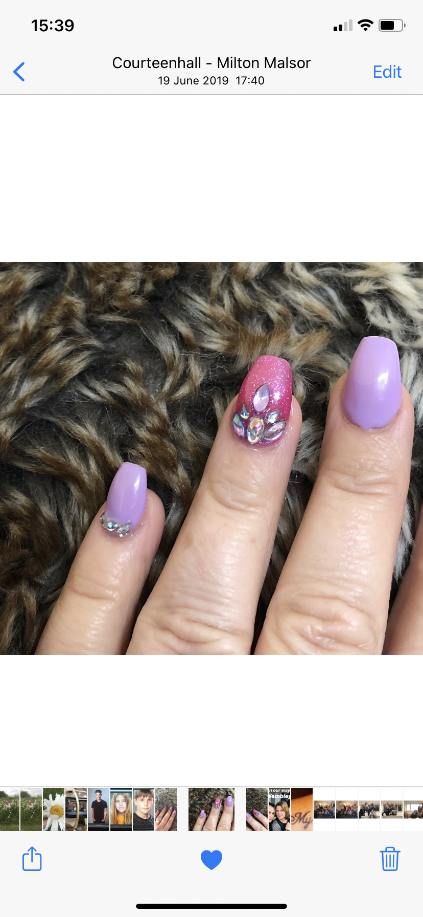 Kaz’s Beauty - Jewel’s optional extra on acrylic nails